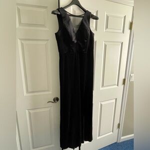 Cocktail dress - perfect for holiday gatherings or formal events this season!!